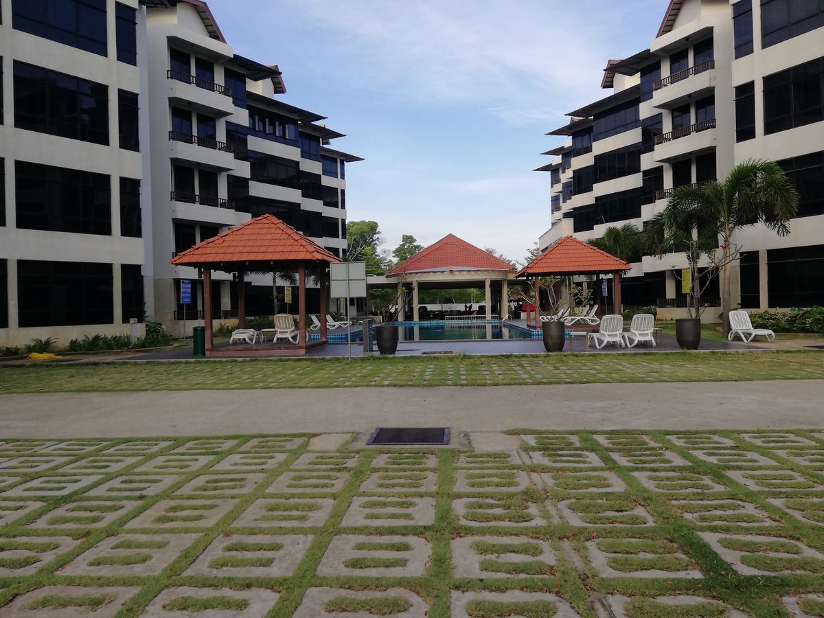 Studio At Samsuria Beach Resort Kampung Sungai Ular Dış mekan fotoğraf